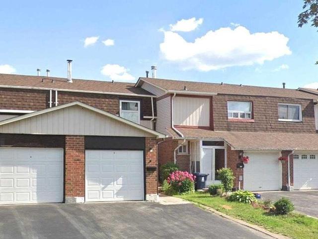39 Phalen Cres, House attached with 3 bedrooms, 3 bathrooms and 2 parking in Toronto ON | Card Image
