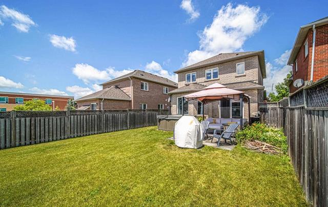 60 Lurosa Cres, House detached with 3 bedrooms, 3 bathrooms and 5 parking in Whitby ON | Image 16