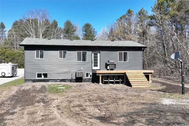 960 Memorial Ave, House detached with 2 bedrooms, 2 bathrooms and 6 parking in Oro Medonte ON | Image 3