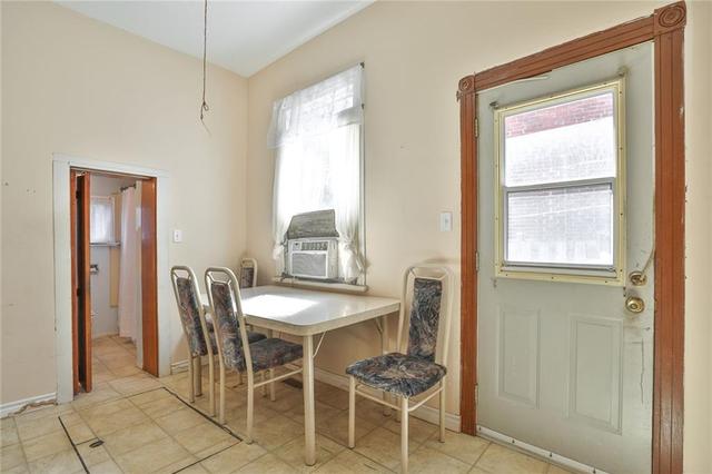 166 Locke Street N, House semidetached with 2 bedrooms, 1 bathrooms and null parking in Hamilton ON | Image 9
