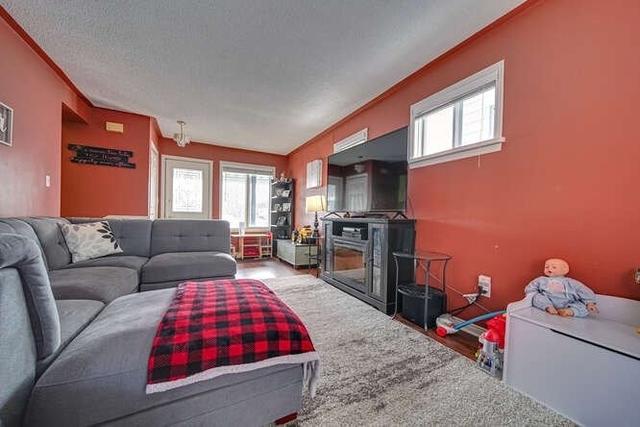 839 Armour Rd, House detached with 3 bedrooms, 2 bathrooms and 4 parking in Peterborough ON | Image 2