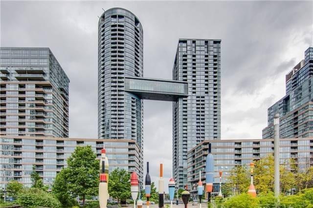 1102 - 15 Iceboat Terr, Condo with 1 bedrooms, 1 bathrooms and 1 parking in Toronto ON | Image 1