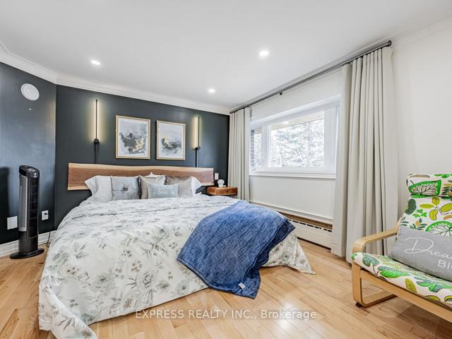 68 Shrewsbury Sq, House detached with 4 bedrooms, 2 bathrooms and 5 parking in Toronto ON | Image 28