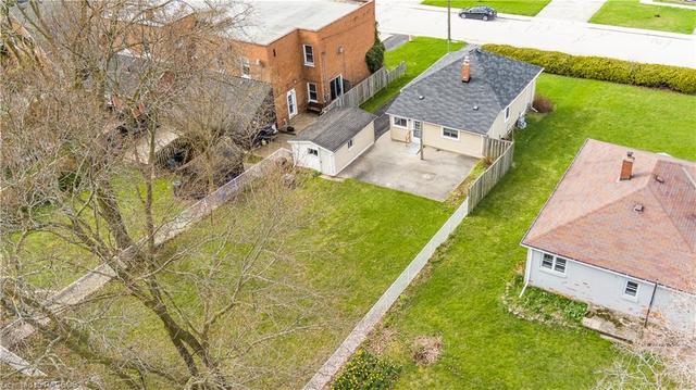 757 9th Street E, House detached with 2 bedrooms, 1 bathrooms and 5 parking in Owen Sound ON | Image 32
