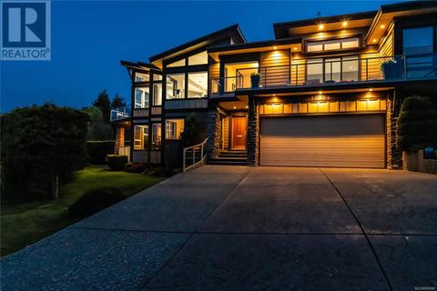 10364 Allbay Rd, House detached with 4 bedrooms, 3 bathrooms and 6 parking in Sidney BC | Card Image