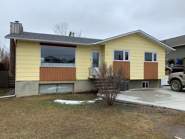 221 98 Avenue, House detached with 4 bedrooms, 2 bathrooms and 1 parking in Dawson Creek BC | Card Image