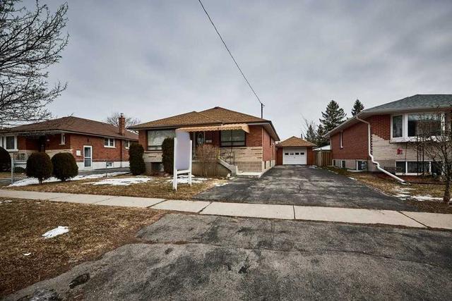 223 Cromwell Ave, House detached with 3 bedrooms, 2 bathrooms and 4 parking in Oshawa ON | Image 23