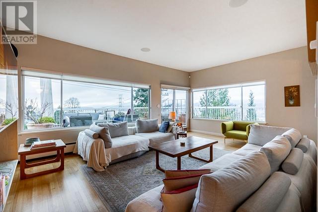 301 - 550 N Esmond Avenue, Condo with 3 bedrooms, 2 bathrooms and 1 parking in Burnaby BC | Image 5