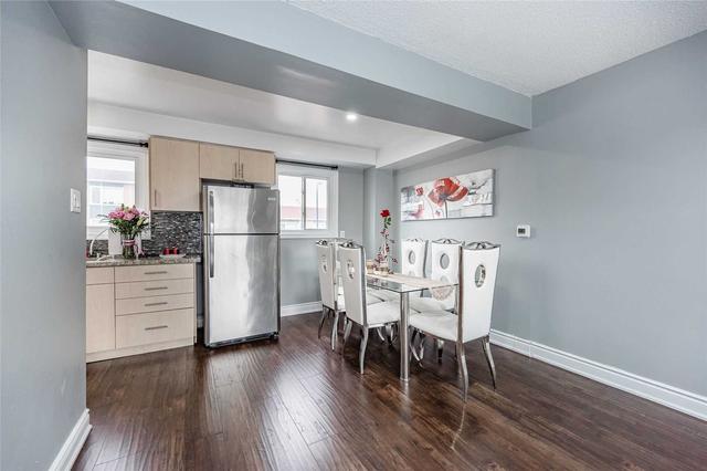 82 Enmount Dr, Townhouse with 3 bedrooms, 2 bathrooms and 2 parking in Brampton ON | Image 5