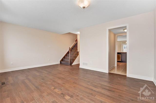 104 Gelderland Private, Townhouse with 3 bedrooms, 3 bathrooms and 2 parking in Ottawa ON | Image 5