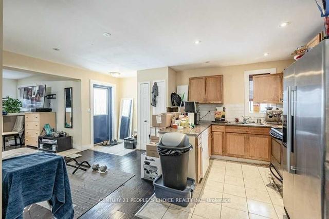 2453 St Clair Ave W, House detached with 5 bedrooms, 5 bathrooms and 6 parking in Toronto ON | Image 26