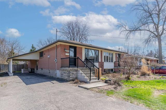 2402 Belyea St, House semidetached with 3 bedrooms, 3 bathrooms and 6 parking in Oakville ON | Card Image
