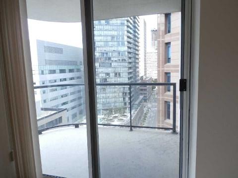 1807 - 801 Bay St, Condo with 2 bedrooms, 2 bathrooms and 1 parking in Toronto ON | Image 2