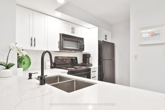 518 - 270 Wellington St W, Condo with 1 bedrooms, 1 bathrooms and 0 parking in Toronto ON | Image 3