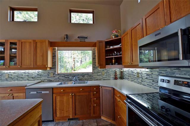1021 Old Main Road, House detached with 4 bedrooms, 3 bathrooms and 7 parking in Okanagan Similkameen E BC | Image 20