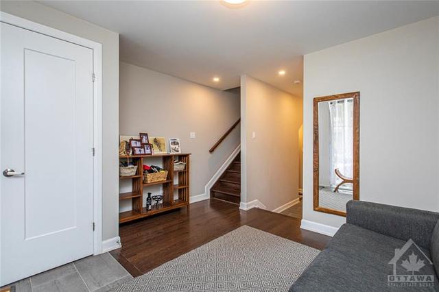 81 Oblats Avenue, Townhouse with 2 bedrooms, 3 bathrooms and 2 parking in Ottawa ON | Image 2