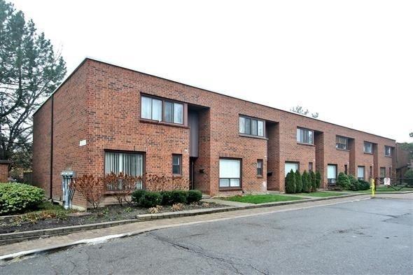 2 - 296 Torresdale Ave, Townhouse with 3 bedrooms, 3 bathrooms and 2 parking in Toronto ON | Image 2