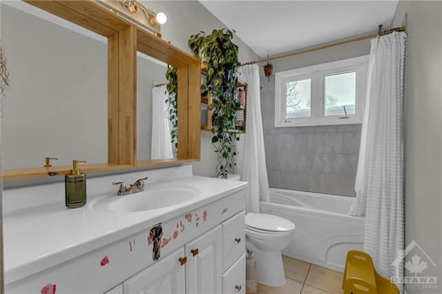 2581 Yarmouth Crescent, House detached with 4 bedrooms, 2 bathrooms and 6 parking in Ottawa ON | Image 15