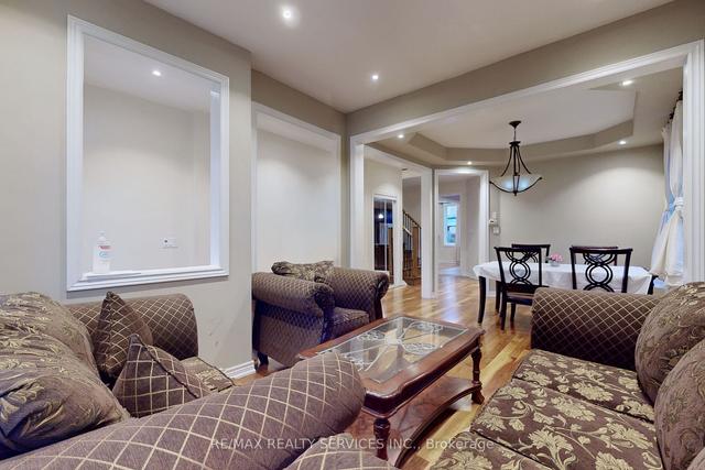 41 Amaranth Cres, House detached with 4 bedrooms, 4 bathrooms and 5 parking in Brampton ON | Image 37
