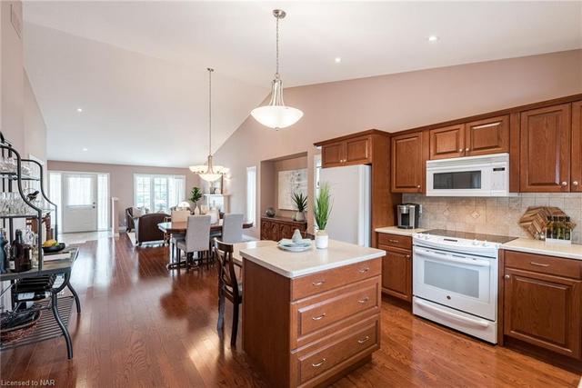 47 First Street Louth, House detached with 3 bedrooms, 2 bathrooms and 6 parking in St. Catharines ON | Image 6