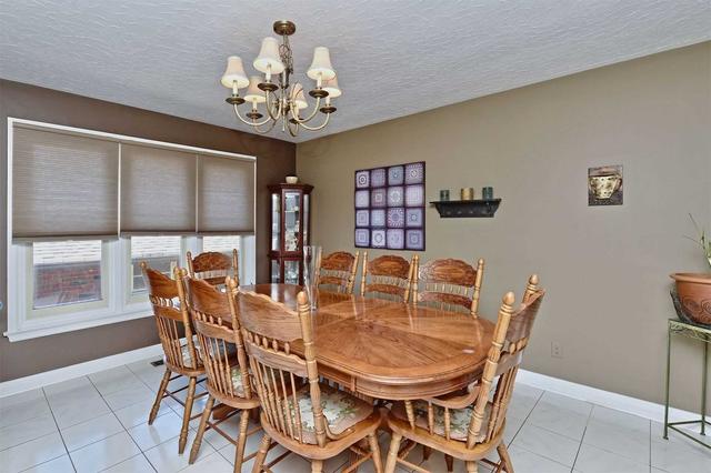 105 Applewood Cres, House detached with 4 bedrooms, 4 bathrooms and 8 parking in Whitby ON | Image 4