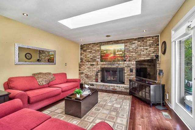 2109 Agincourt Cres, House detached with 4 bedrooms, 3 bathrooms and 4 parking in Burlington ON | Image 11