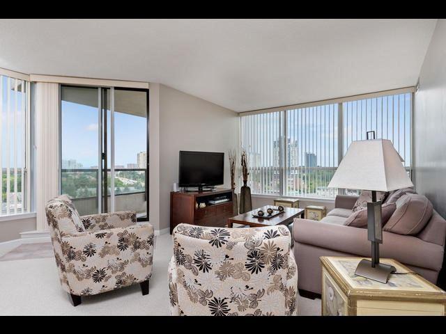1001 - 10 Laurelcrest St, Condo with 2 bedrooms, 2 bathrooms and 2 parking in Brampton ON | Image 11