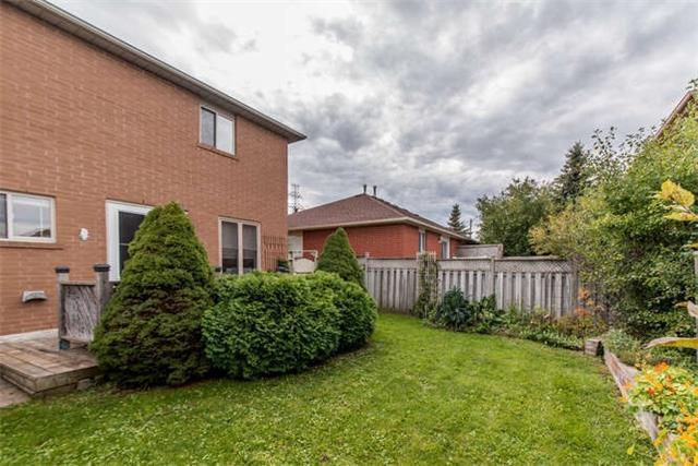 438 Stonegate Ave, House attached with 3 bedrooms, 3 bathrooms and 2 parking in Oshawa ON | Image 13