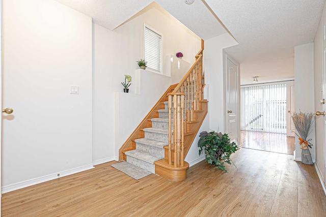 37 - 10 Post Oak Dr, Townhouse with 3 bedrooms, 3 bathrooms and 2 parking in Richmond Hill ON | Image 12