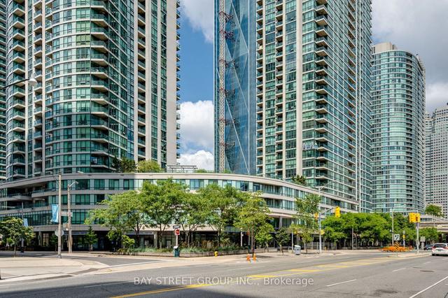 1210 - 12 Yonge St, Condo with 2 bedrooms, 2 bathrooms and 1 parking in Toronto ON | Image 10