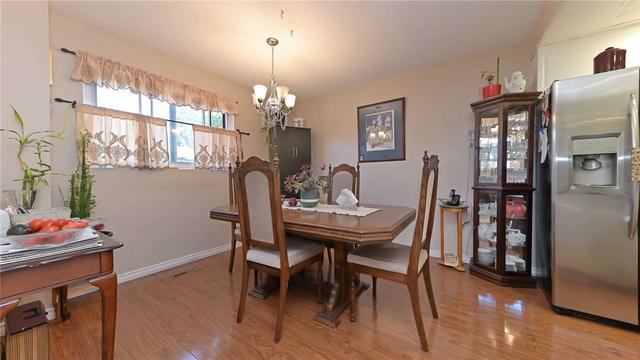 52 Carleton Pl, Townhouse with 3 bedrooms, 2 bathrooms and 2 parking in Brampton ON | Image 13