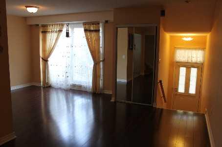 07 - 117 Omni Dr, Townhouse with 3 bedrooms, 3 bathrooms and 1 parking in Toronto ON | Image 2