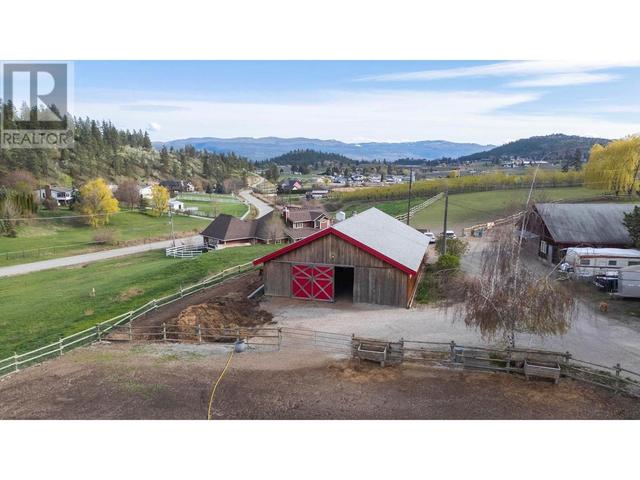 656 Curtis Road, House detached with 5 bedrooms, 3 bathrooms and 12 parking in Kelowna BC | Image 5