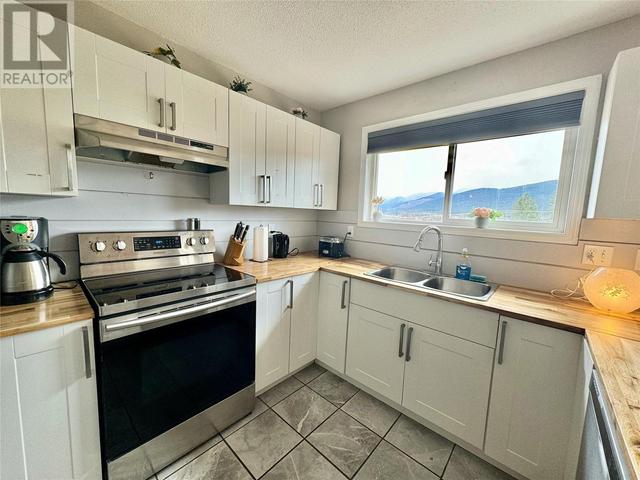1885 Grandview Avenue, House detached with 5 bedrooms, 2 bathrooms and null parking in Lumby BC | Image 3