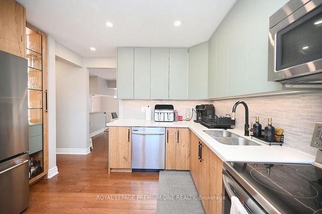 73 - 400 Bloor St, Townhouse with 4 bedrooms, 2 bathrooms and 2 parking in Mississauga ON | Image 5