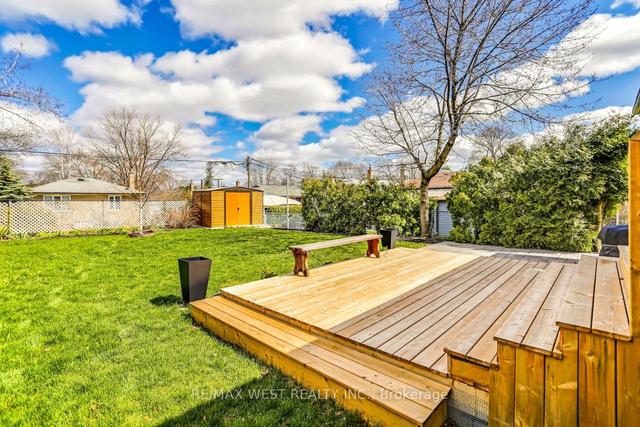 3 Sanctbury Pl, House detached with 3 bedrooms, 2 bathrooms and 5 parking in Toronto ON | Image 20