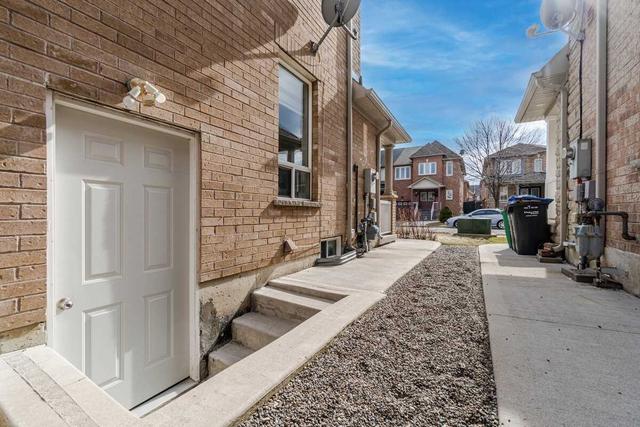 21 Tundra Swan Rd, House attached with 3 bedrooms, 4 bathrooms and 3 parking in Brampton ON | Image 16