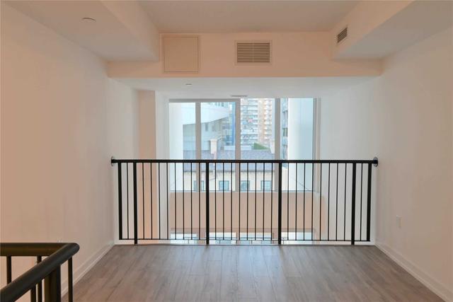 516 - 77 Shuter St, Condo with 1 bedrooms, 2 bathrooms and 0 parking in Toronto ON | Image 2