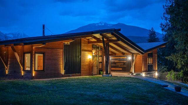 620 Higashi Way, House detached with 5 bedrooms, 2 bathrooms and 4 parking in Kaslo BC | Image 4