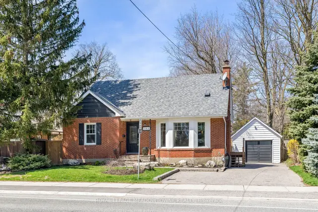 284 Maple Ave N, House detached with 3 bedrooms, 2 bathrooms and 4 parking in Halton Hills ON | Image 1