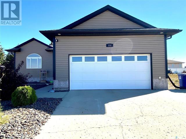 152 5th Avenue W, House detached with 3 bedrooms, 2 bathrooms and null parking in Battleford SK | Card Image