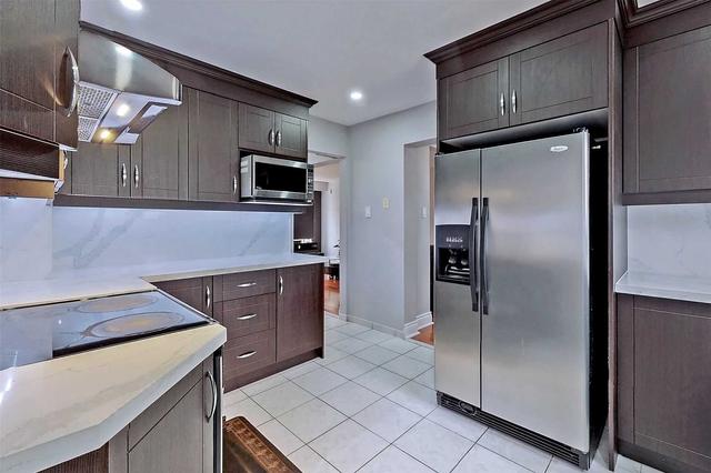 33 Tillbrook Crt, House detached with 4 bedrooms, 3 bathrooms and 10 parking in Toronto ON | Image 5