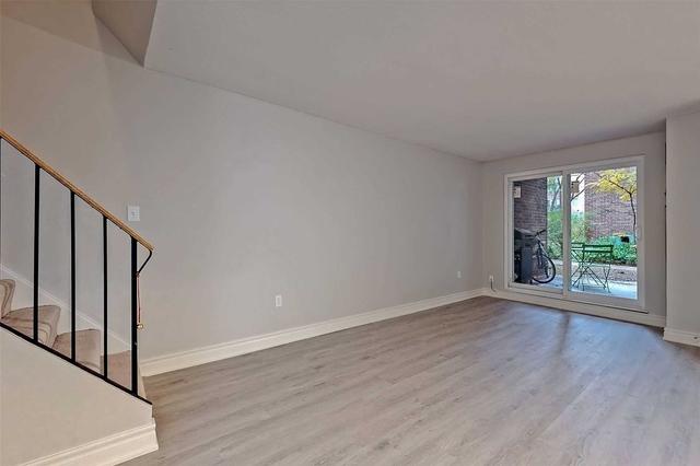 b  160 - 16 Elgin St, Condo with 3 bedrooms, 2 bathrooms and 1 parking in Markham ON | Image 2