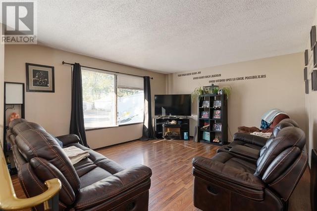 108 3 Avenue W, House detached with 4 bedrooms, 2 bathrooms and 1 parking in Neilburg SK | Image 4