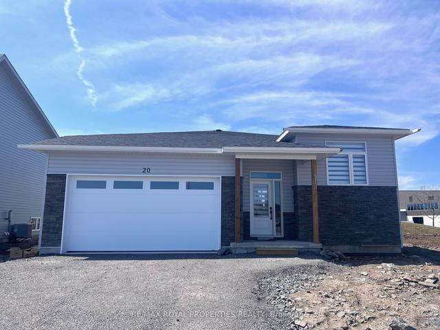 20 Summit Cres, House detached with 3 bedrooms, 2 bathrooms and 4 parking in Belleville ON | Image 1