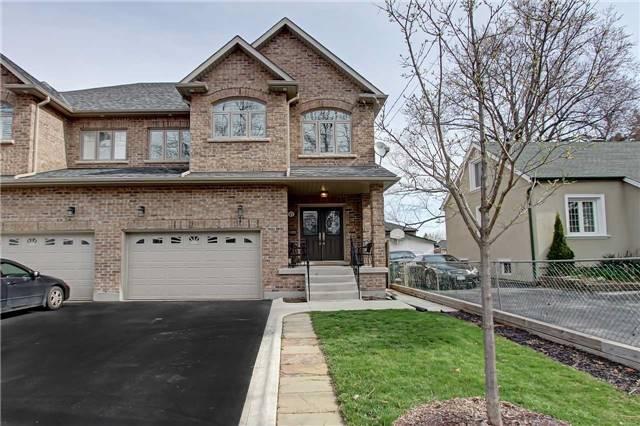 47 Benson Ave, House semidetached with 4 bedrooms, 5 bathrooms and 4 parking in Mississauga ON | Image 1