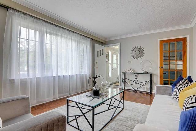 223 Willowdale Ave, House detached with 3 bedrooms, 2 bathrooms and 5 parking in Toronto ON | Image 2