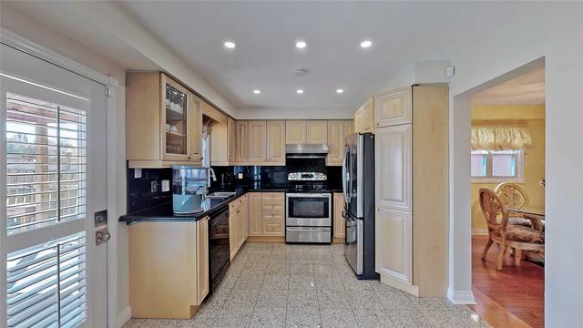 19 Croteau Cres, House detached with 4 bedrooms, 4 bathrooms and 4 parking in Vaughan ON | Image 7