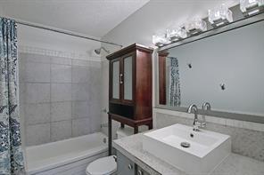 356 Shawcliffe Circle Sw, House detached with 2 bedrooms, 2 bathrooms and 3 parking in Calgary AB | Image 17