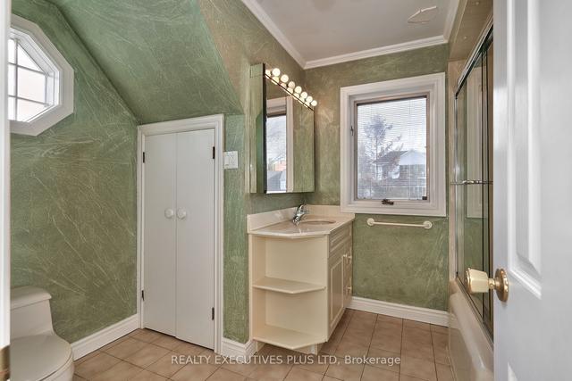 23 Highland Rd, House detached with 3 bedrooms, 3 bathrooms and 4 parking in Oakville ON | Image 16